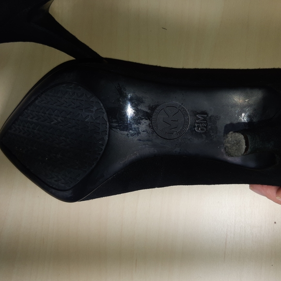 Michael Kors black suede heels size 6 1/2 - EUC - Picture 5 of 13